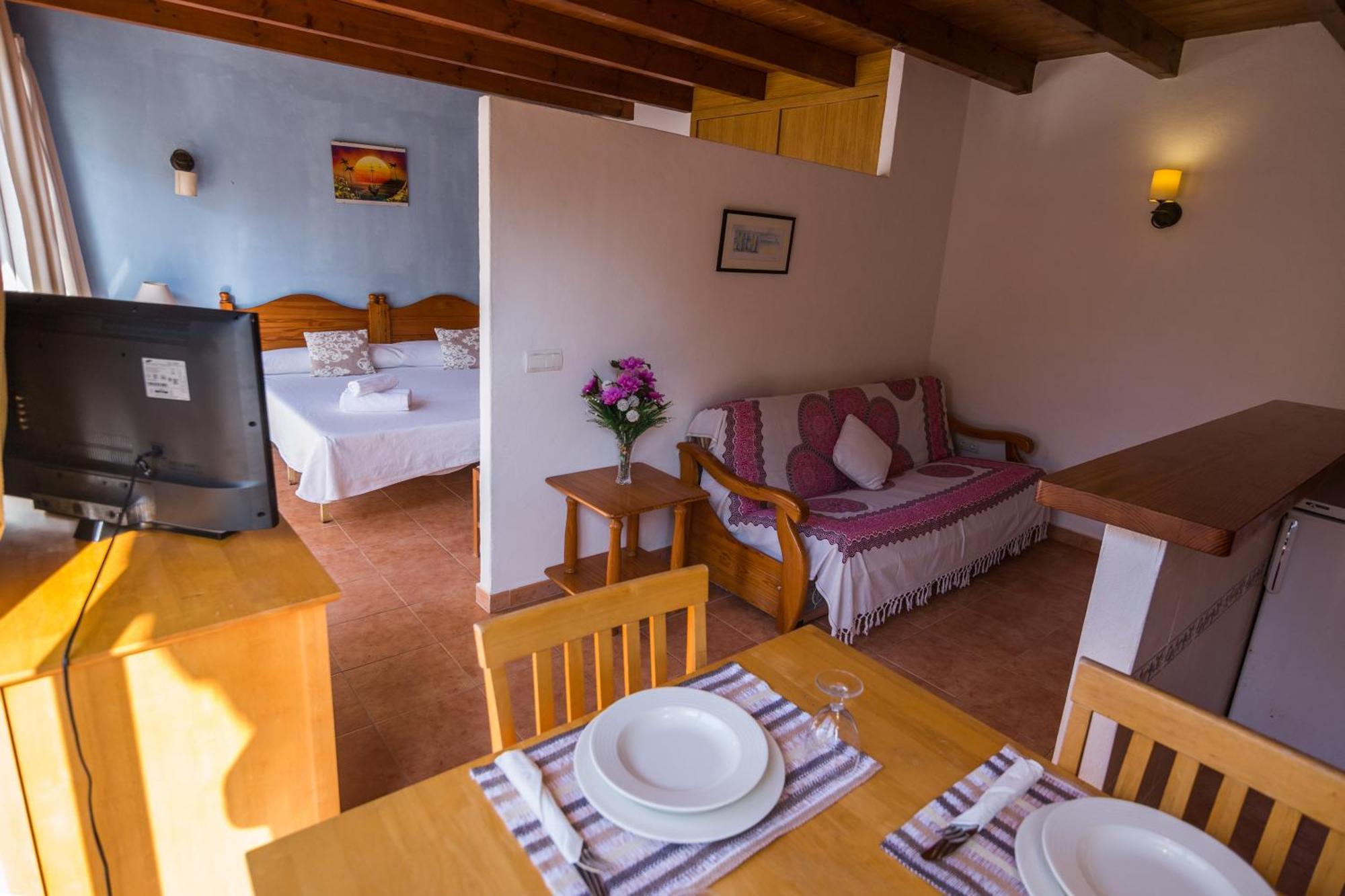 Hostal Cala Boix Es Cana Zewnętrze zdjęcie