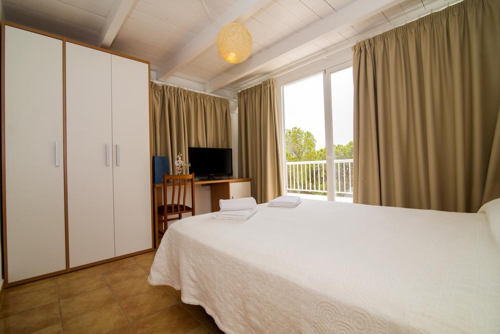 Hostal Cala Boix Es Cana Zewnętrze zdjęcie