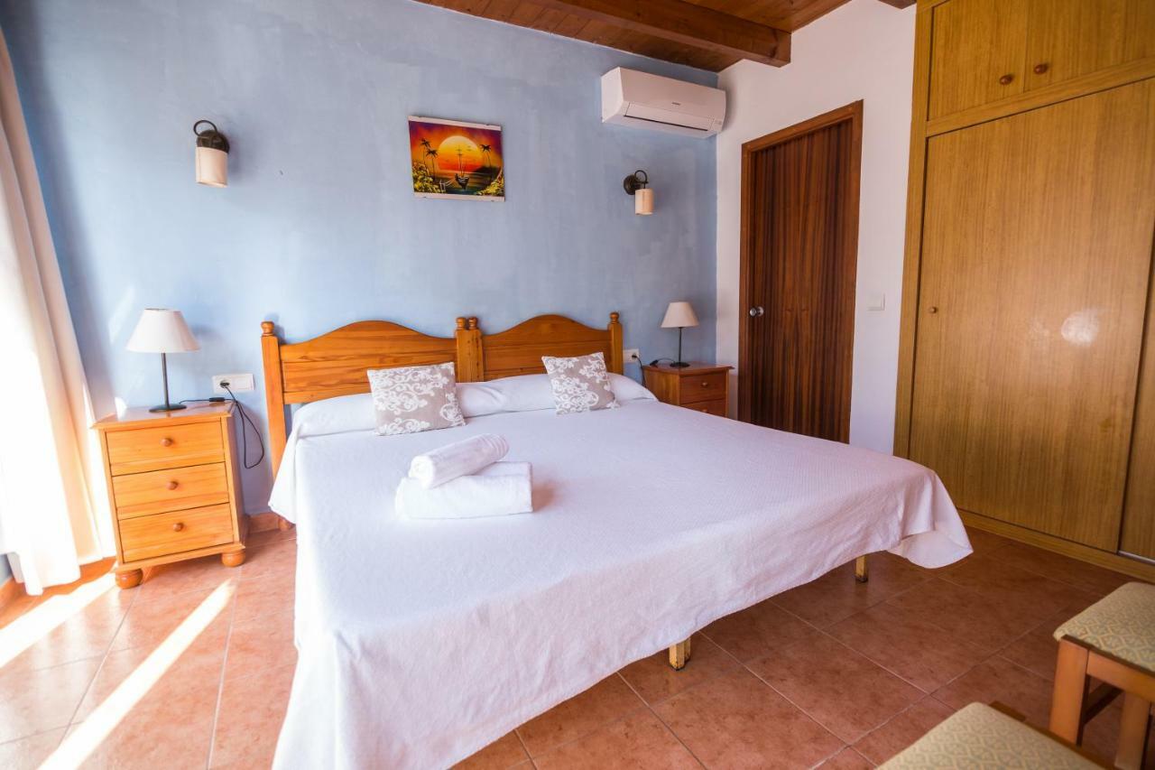 Hostal Cala Boix Es Cana Zewnętrze zdjęcie