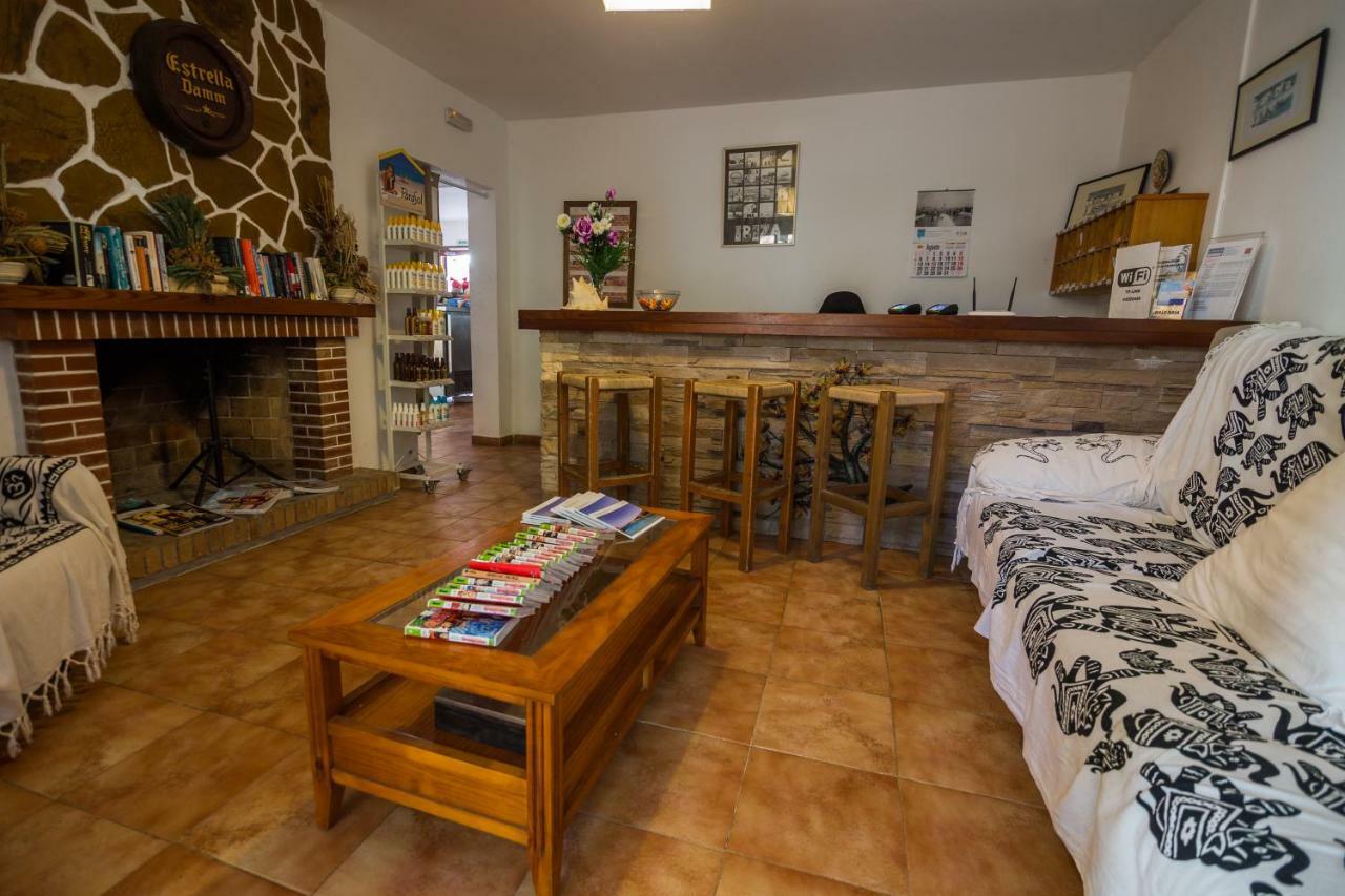 Hostal Cala Boix Es Cana Zewnętrze zdjęcie